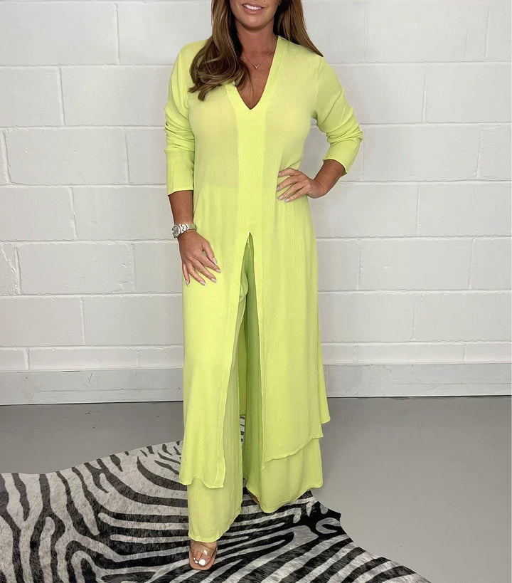 Versatile women's loungewear set, featuring a V-neck, long sleeves, and comfortable relaxed fit.