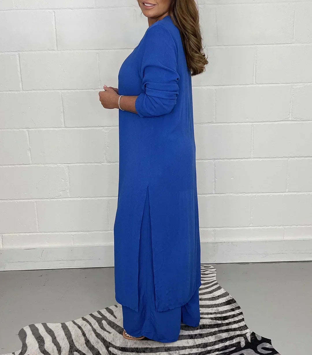 Soft fabric texture of the women's V-neck long sleeve two-piece set, ideal for relaxed comfort.