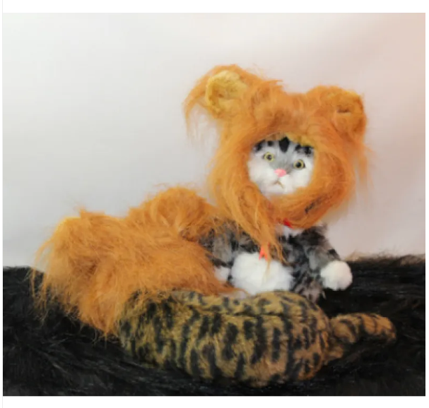 Unique cat gift: a fluffy lion mane costume with ears, great for funny cat outfits & pet photography.