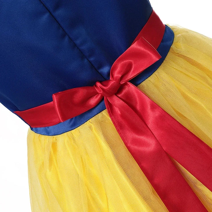 Elegant Snow White princess dress for girls, featuring a detailed bodice, full skirt, and classic cape.