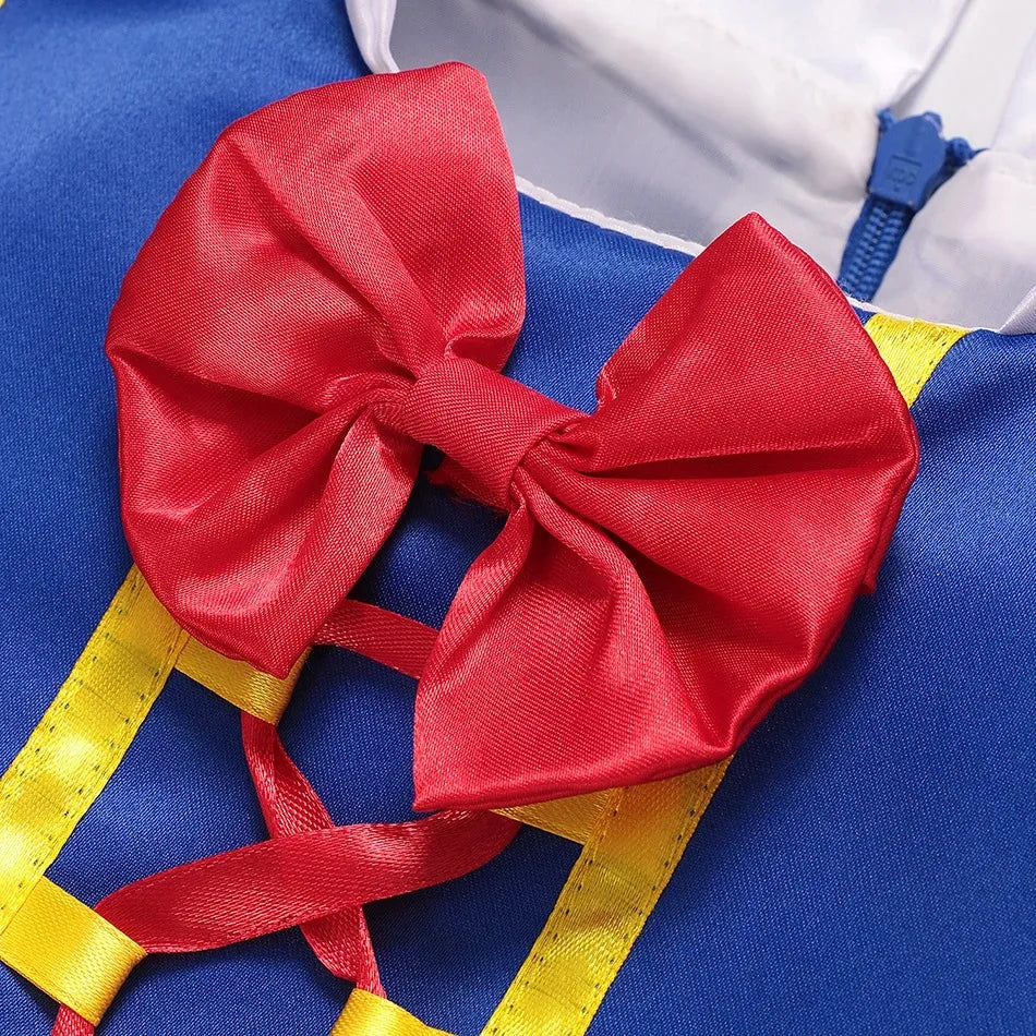 Complete Snow White princess outfit for kids, including the iconic dress, detachable cape, and royal accessories.