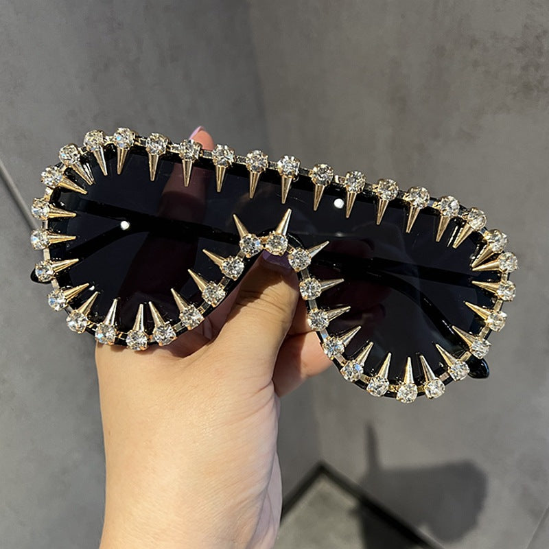 Sparkling cat-eye sunglasses for women, featuring a glitter design and durable plastic frame. Fashionable UV eye protection.