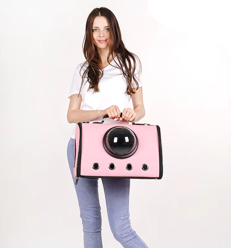Ventilated pet travel bag for cats & small dogs. Features a clear window, perfect for car trips.