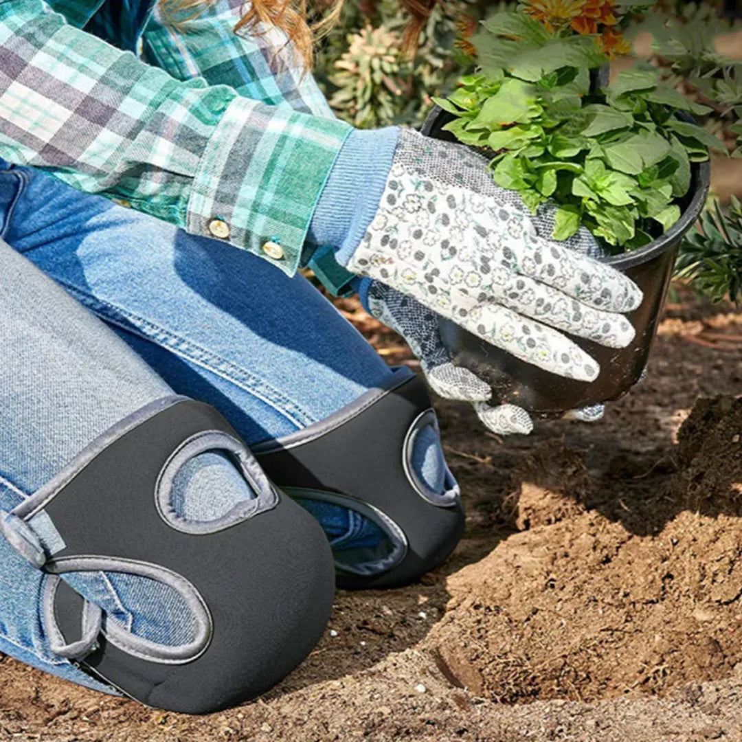 Close-up of extra cushioning on purple ergonomic knee pads for gardening, ensuring superior knee protection.