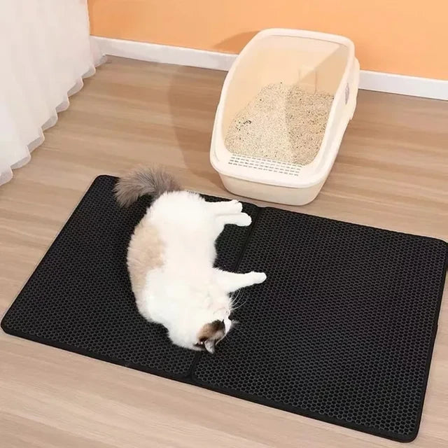 Grey cat litter trapping mat with honeycomb design, capturing litter from paws & keeping floors clean. Waterproof & non-slip.