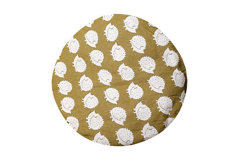 Soft and sturdy cotton rope cat bed, blending scratching and resting features.