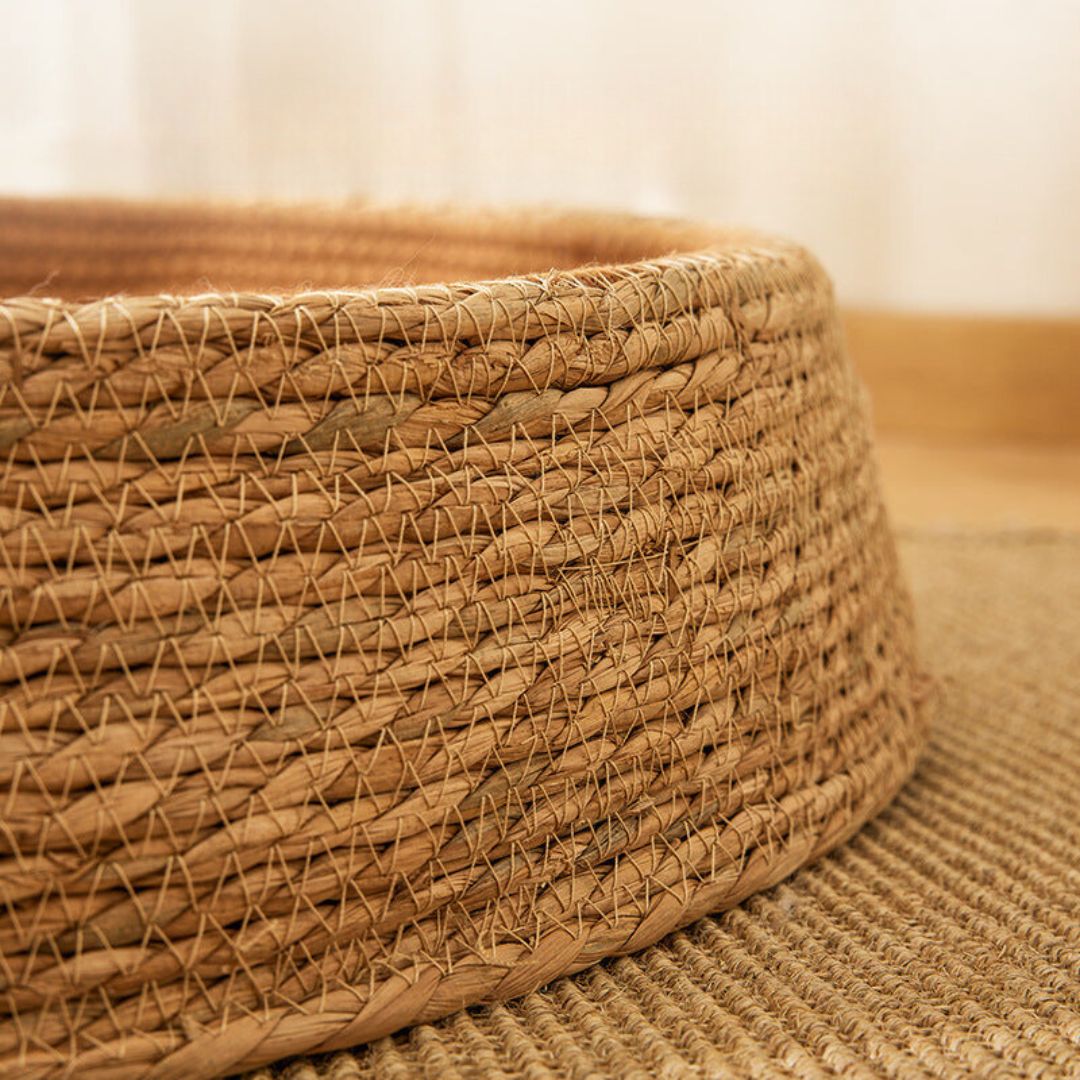 Stylish natural rattan cat scratching bed, providing a cozy and durable resting spot.