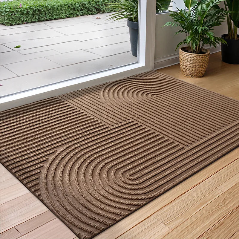 Quick-drying entryway floor mat traps dirt & moisture, featuring a non-slip design for safe indoor/outdoor use.