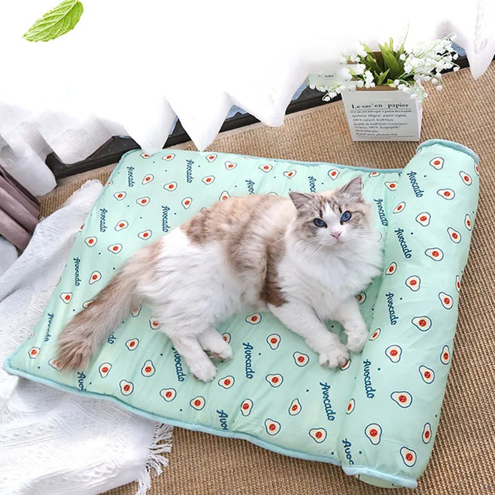 Breathable ice silk pet bed, a cool pad for dogs & cats. Ensures comfortable sleep on hot summer nights.