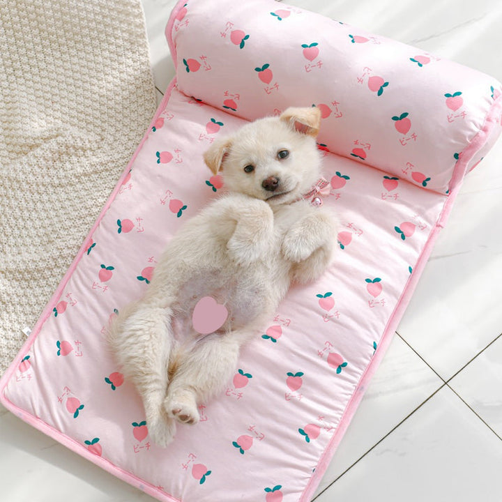 Durable ice silk pet cooling pad for dogs & cats. A cool bed perfect for summer relaxation.