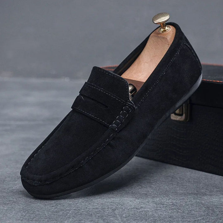 Stylish black men's driving shoes, versatile slip-on loafers for comfort and fashion.