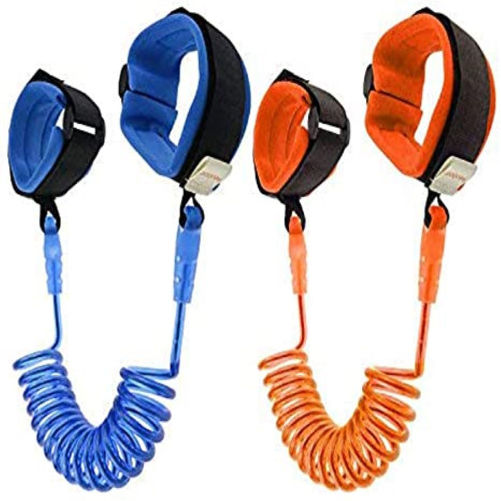 Secure traction rope for kids, a parenting essential for preventing lost children.