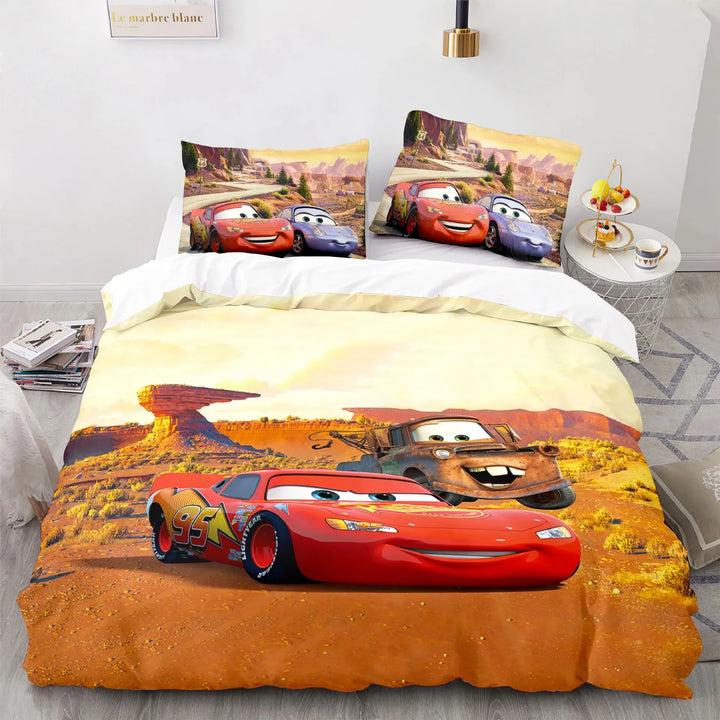 Fun and comfortable children's duvet cover set with a dynamic Lightning McQueen design.