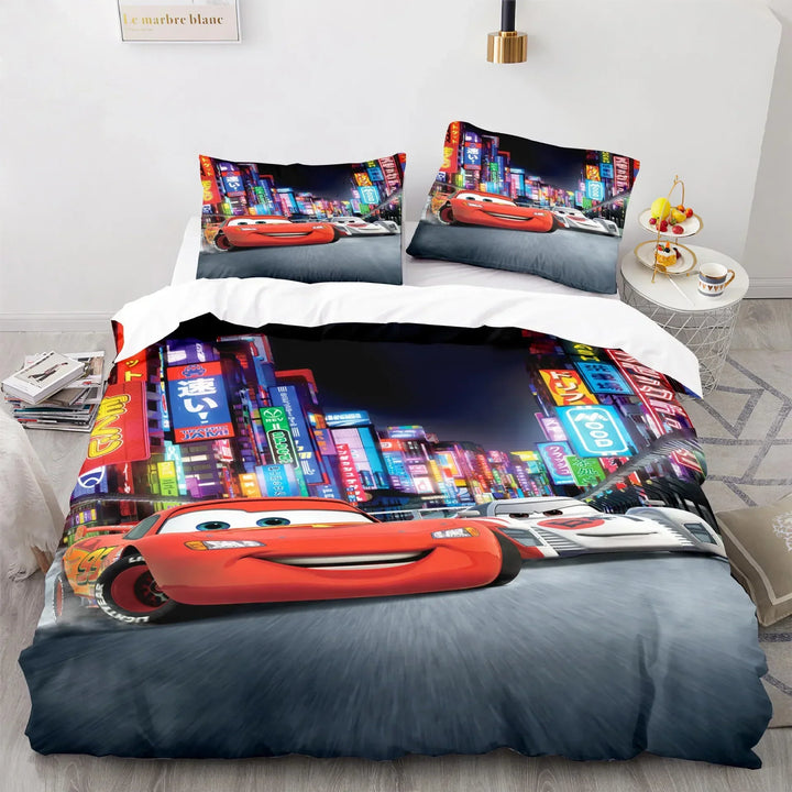 Easy-care Cars Lightning McQueen bedding set, ideal for young racing fans.