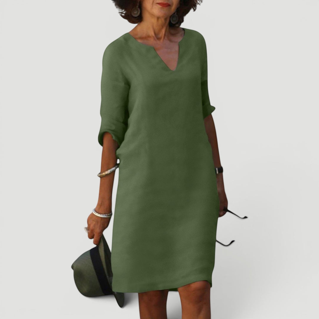 Casual women's lightweight V-neck midi dress with 3/4 sleeves. Versatile and comfortable.