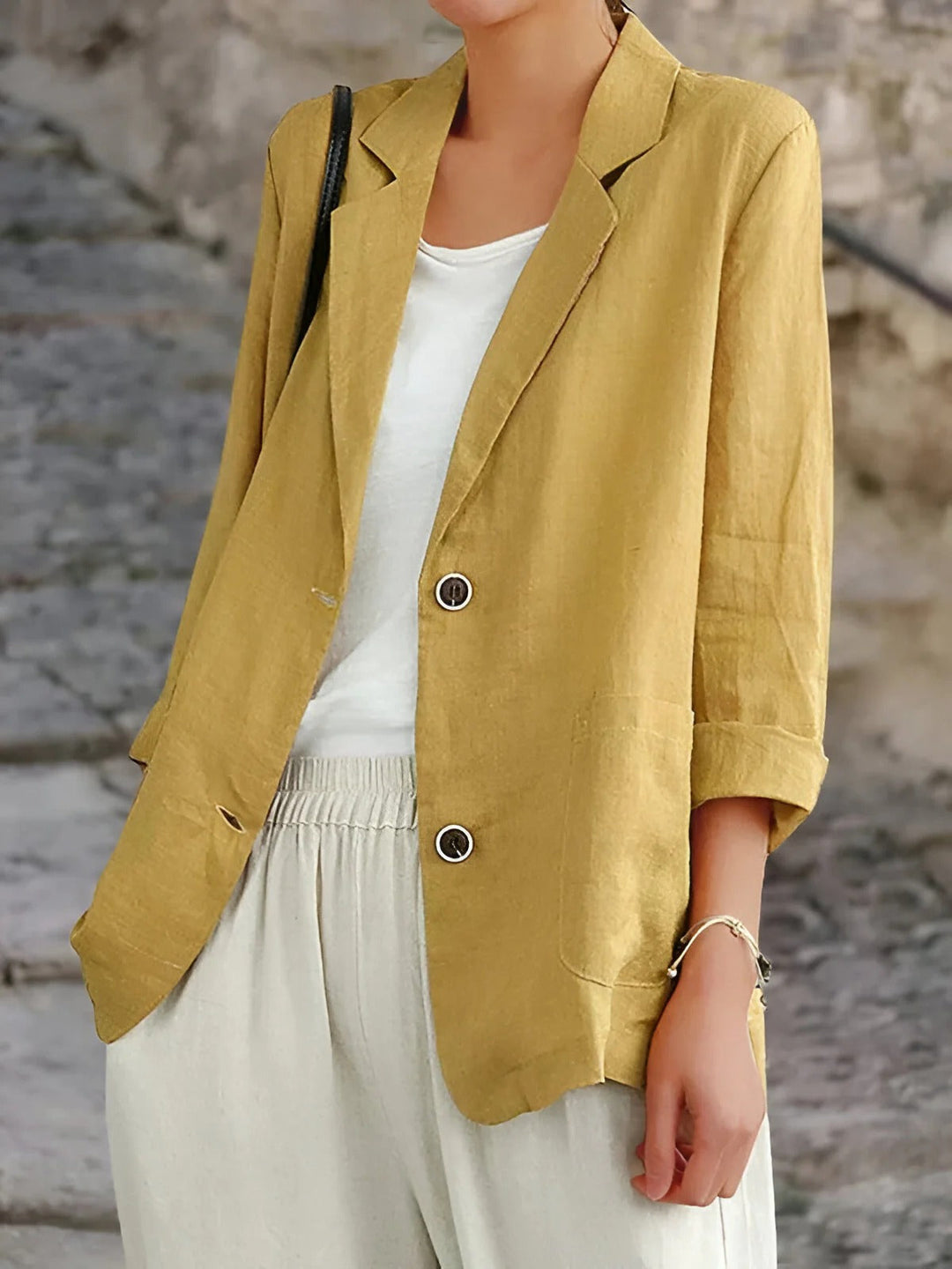 Lightweight women's casual blazer, perfect for office wear or a chic modern style. Versatile fashion outerwear.