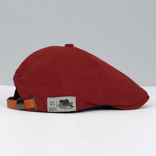 Men's adjustable Harry beret in classic black, a versatile and elegant fashion accessory.