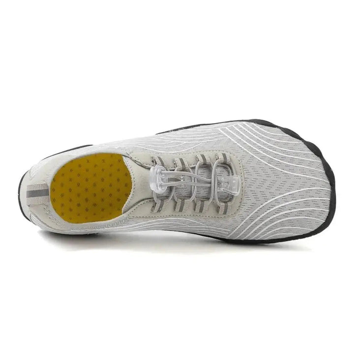 Men's casual lace-up shoes for a natural stride