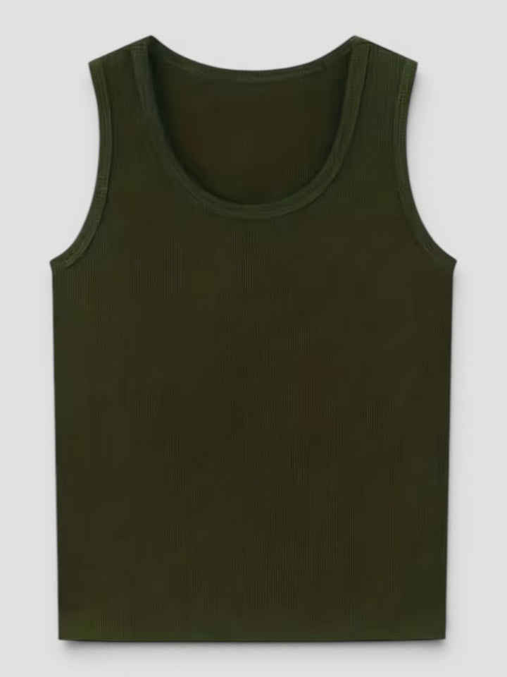 Summer workout gear: men's sleeveless tank top for ultimate comfort & performance.