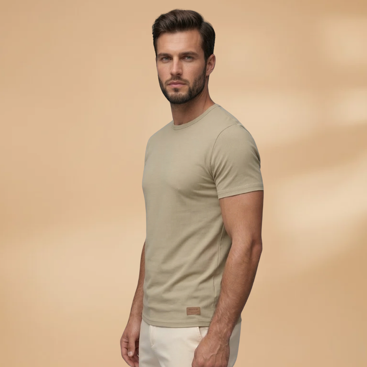 Functional men's gym wear t-shirt, designed for comfort and optimal performance during training sessions.