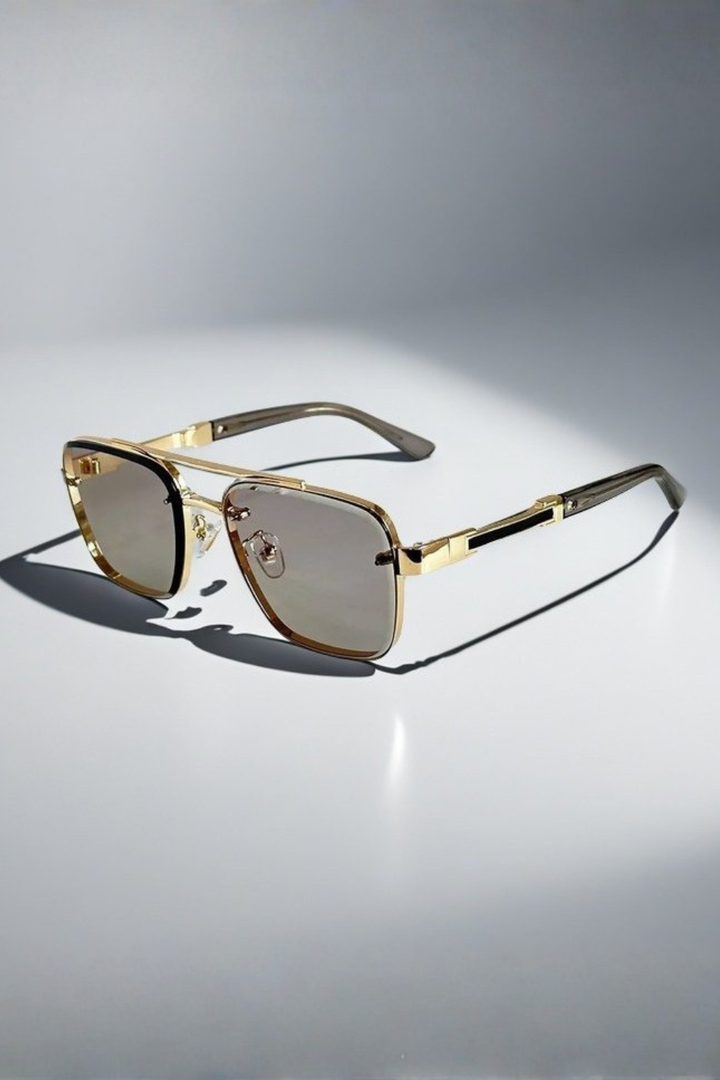 Classic men's aviator square eyewear, featuring an elegant gold metal frame and gradient lenses.