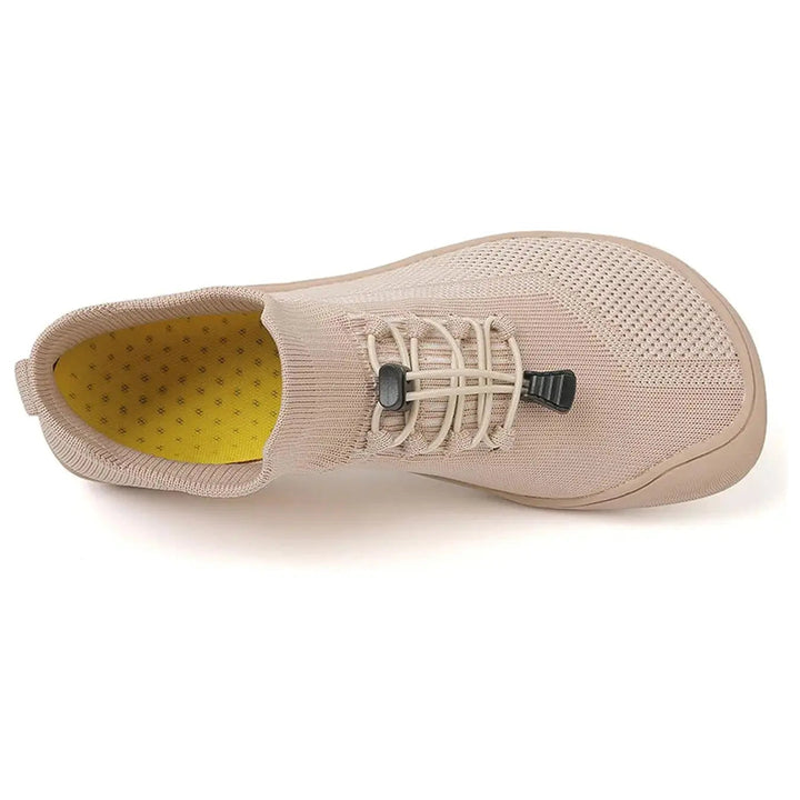 Barefoot running shoes with secure toggle fastening