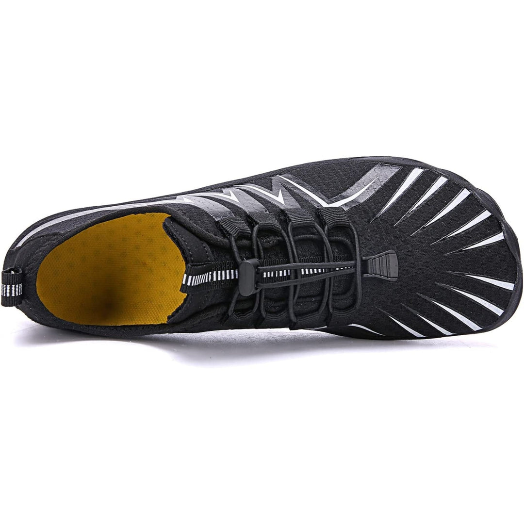 Breathable sneakers for men, ideal for walking and active lifestyles.