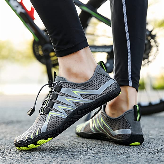 Experience natural foot spread with these wide-fit barefoot walking sneakers.