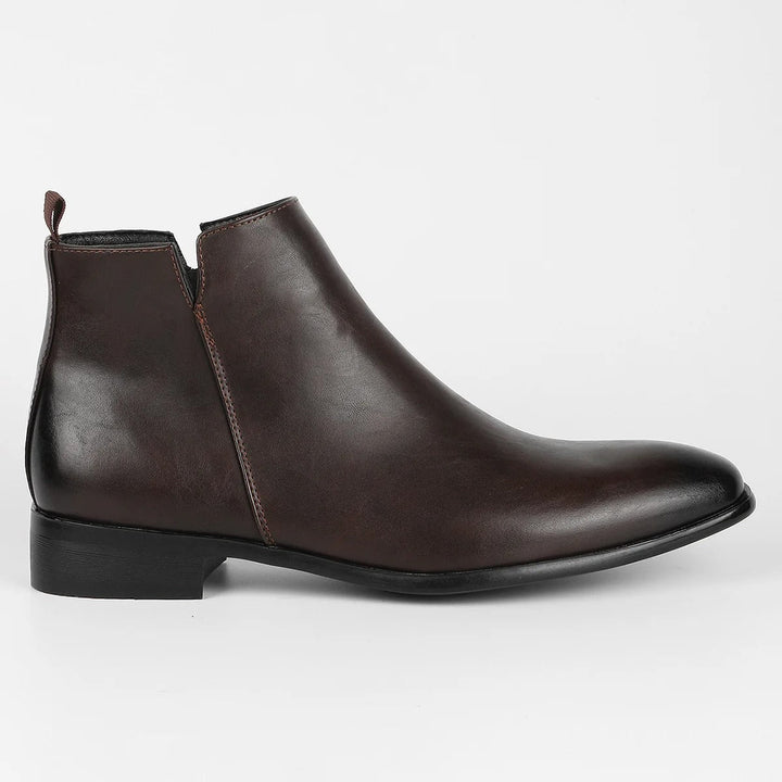 Sleek black men's retro ankle boots, perfect for casual and formal occasions, classic footwear.