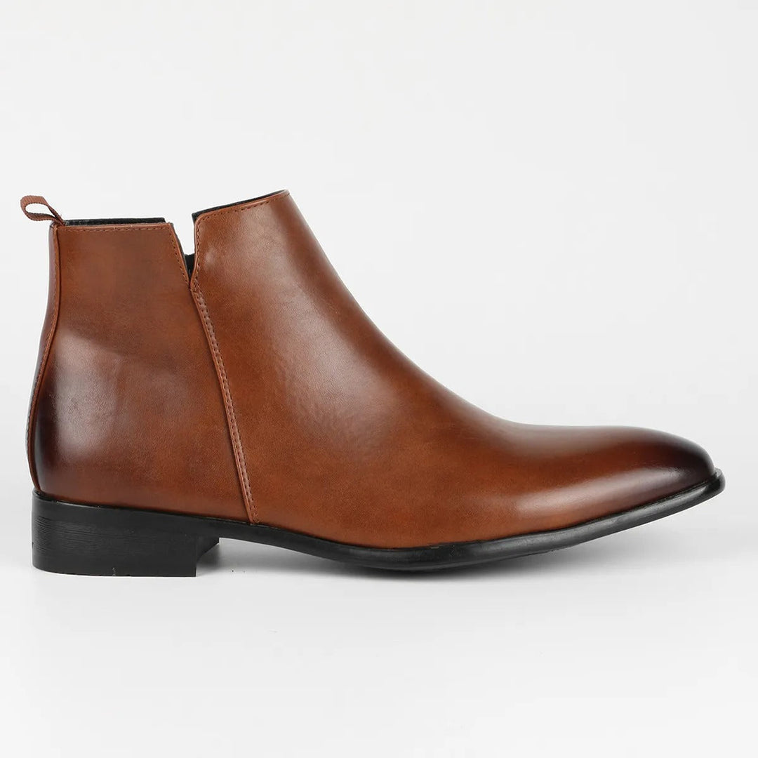 Rich brown men's retro ankle boots, durable, timeless classic footwear, comfortable for daily wear.
