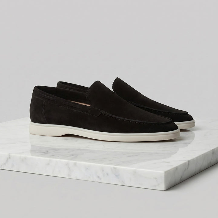 Men's casual slip-on loafers, combining comfort & style for daily elegance.