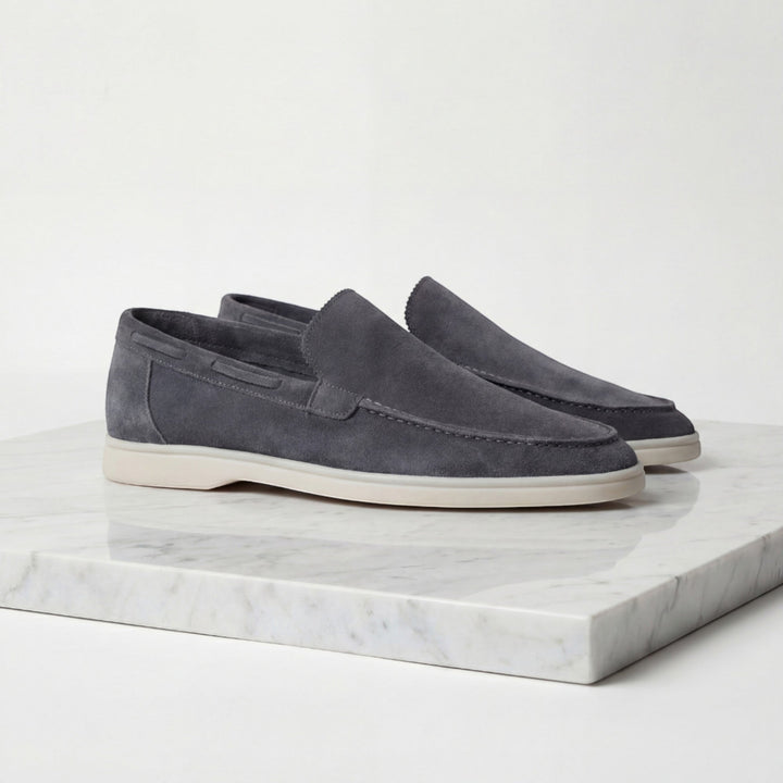 Men's easy-wear loafers, comfortable slip-on dress shoes for modern fashion.