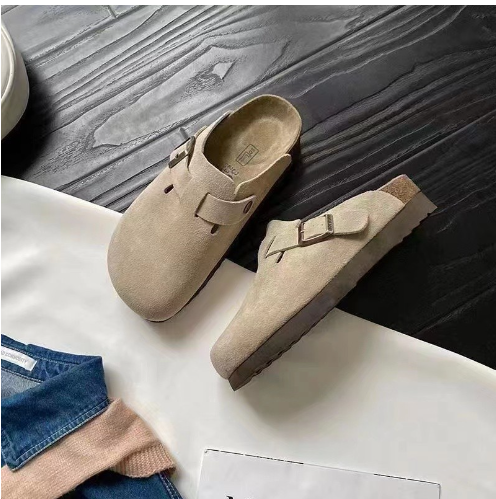 Comfortable men's slip-on clogs, durable design with ventilation, ideal for spring, summer, and outdoor activities.