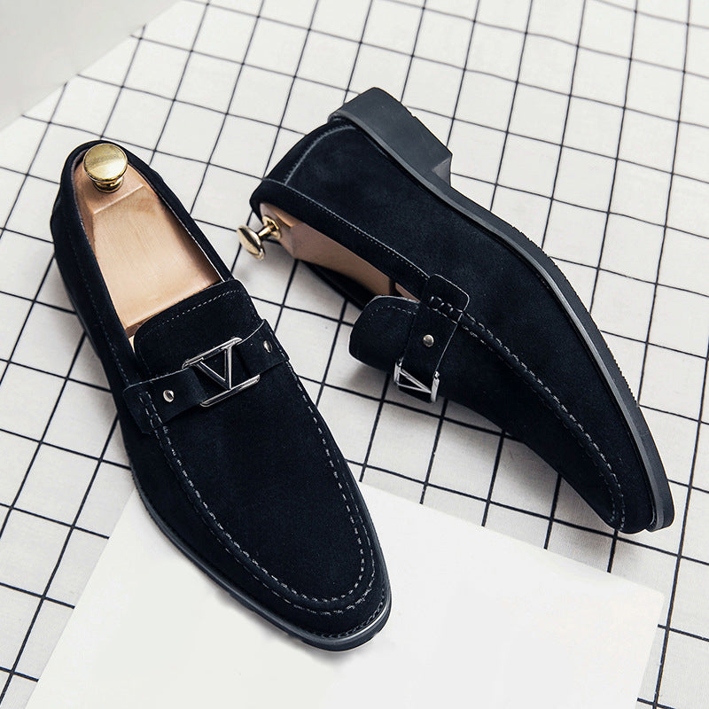 Stylish men's formal loafers in black, easy slip-on design with a polished metal bit