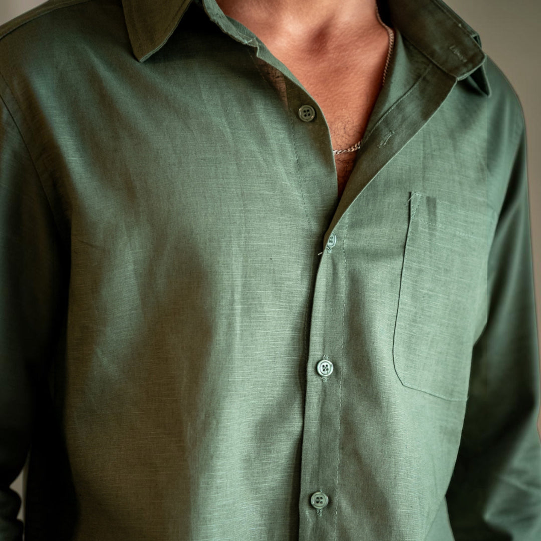 Lightweight men's shirt, breathable & comfortable, perfect for casual summer to vacation style.