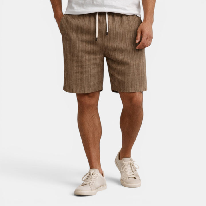 Practical men's summer shorts, breathable fabric, regular fit, suitable for daily wear.
