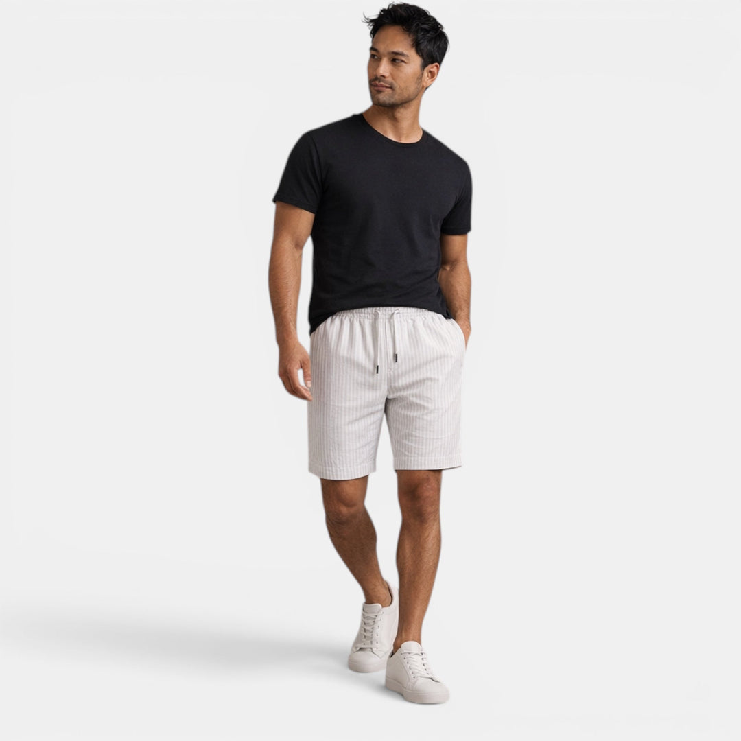 Men's fashion regular fit shorts, breathable, casual, perfect for summer vacation.