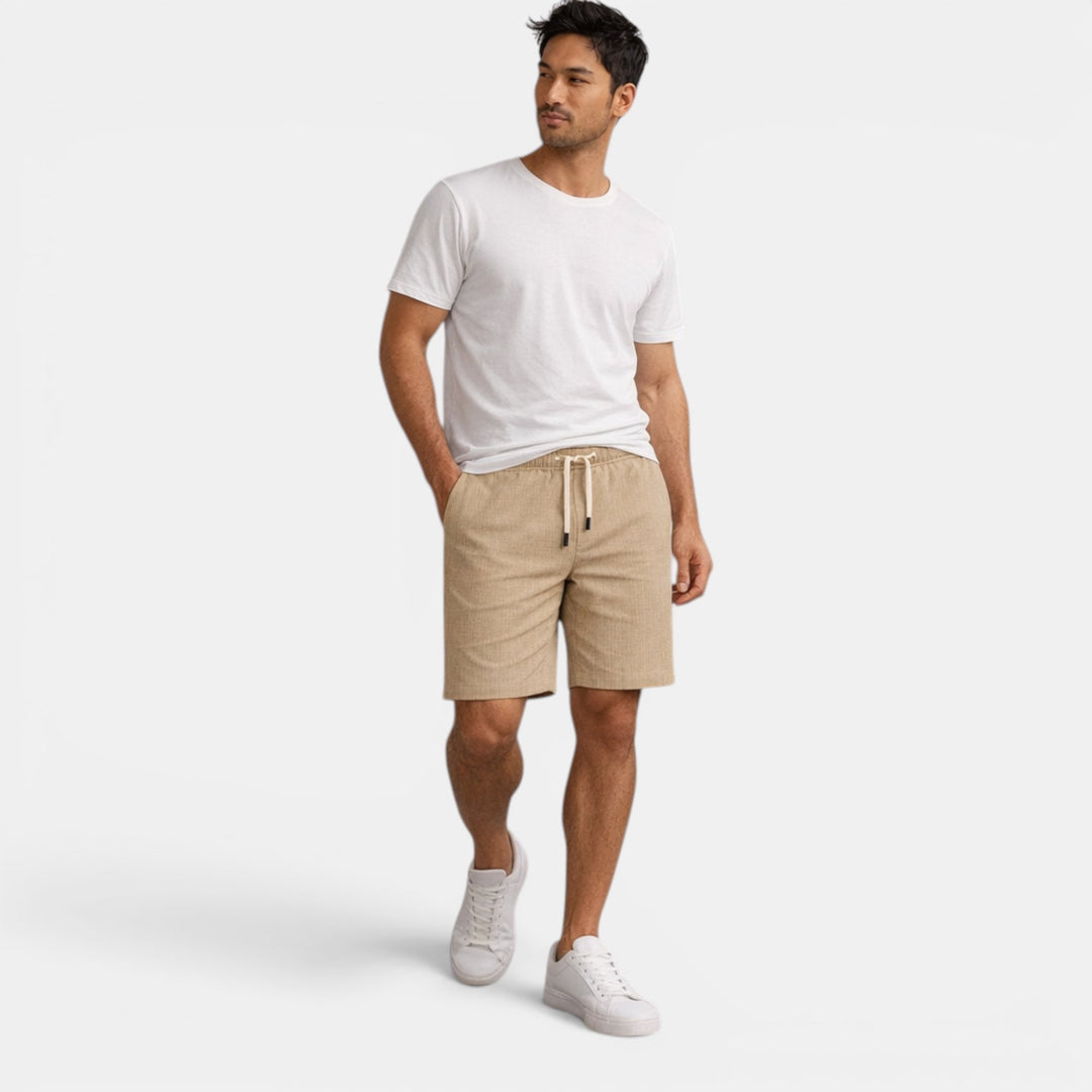 Breathable men's regular fit casual shorts, designed for ultimate comfort on warm summer days.