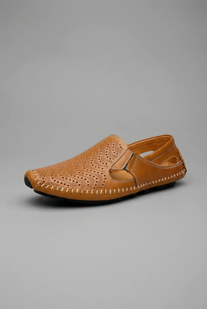 Lightweight men's casual footwear, featuring a breathable mesh upper.