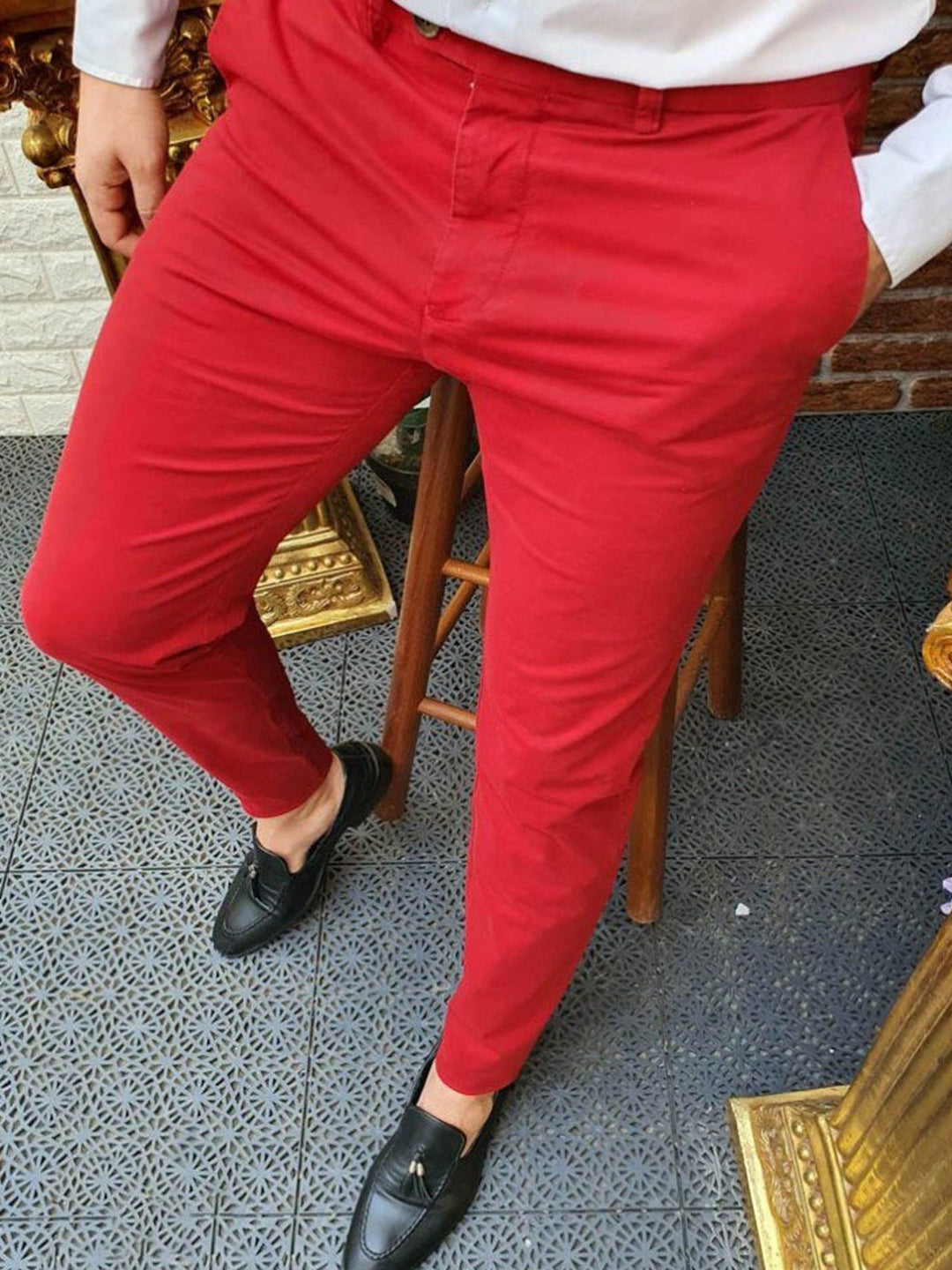 Versatile men's breathable pants for summer, designed with comfort and style in mind.