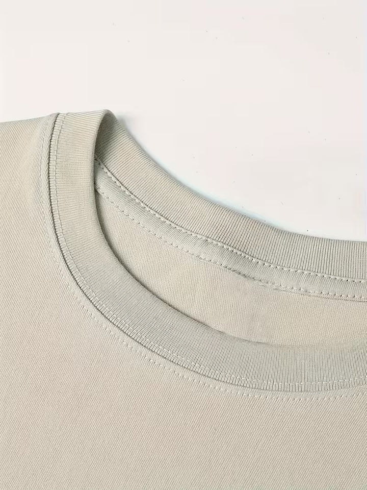 Men's versatile breathable knit t-shirt. Regular fit, short sleeve, crew neck for relaxed summer comfort.