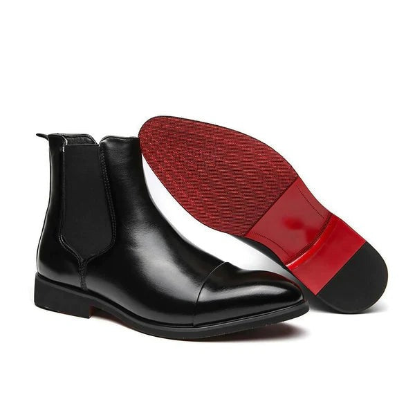 Versatile men's casual boots made from high-quality, durable leather.