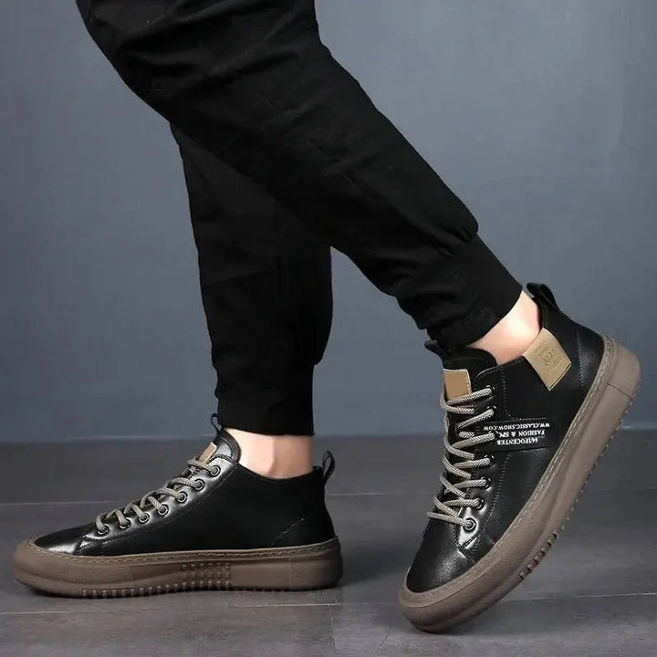 Comfortable men's lace-up canvas high-top trainers, perfect for casual wear & versatile street style.