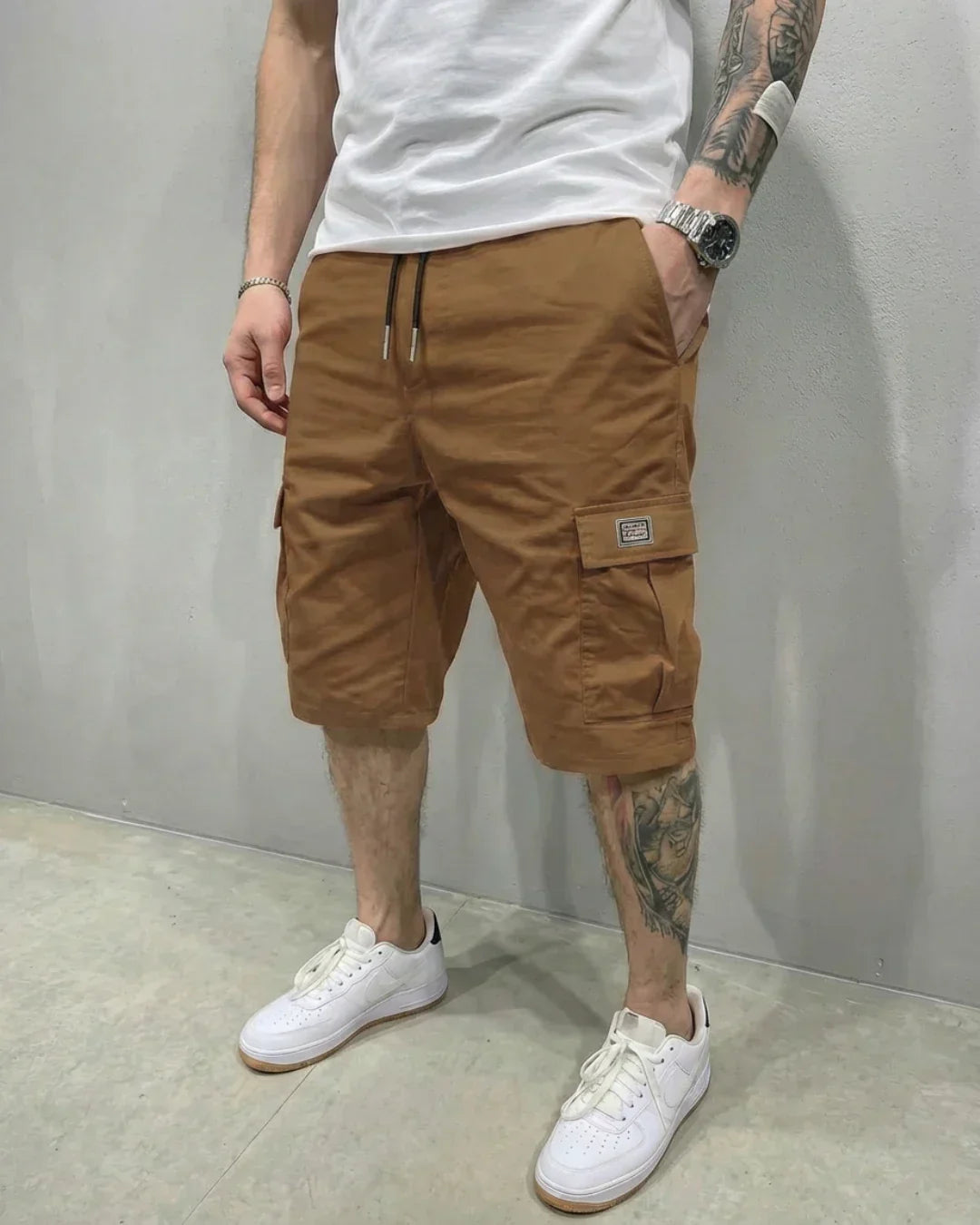 Comfortable men's drawstring cargo shorts, designed with practical flap pockets, perfect for casual summer outings.