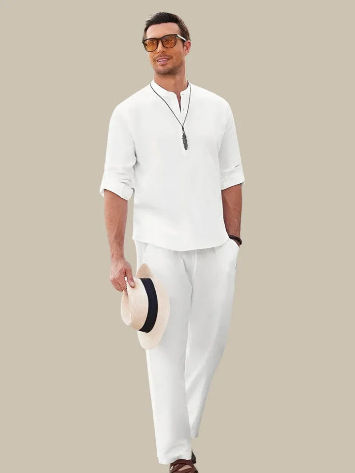 Men's casual summer outfit: a comfortable short sleeve shirt and matching shorts set for warm weather and everyday style.