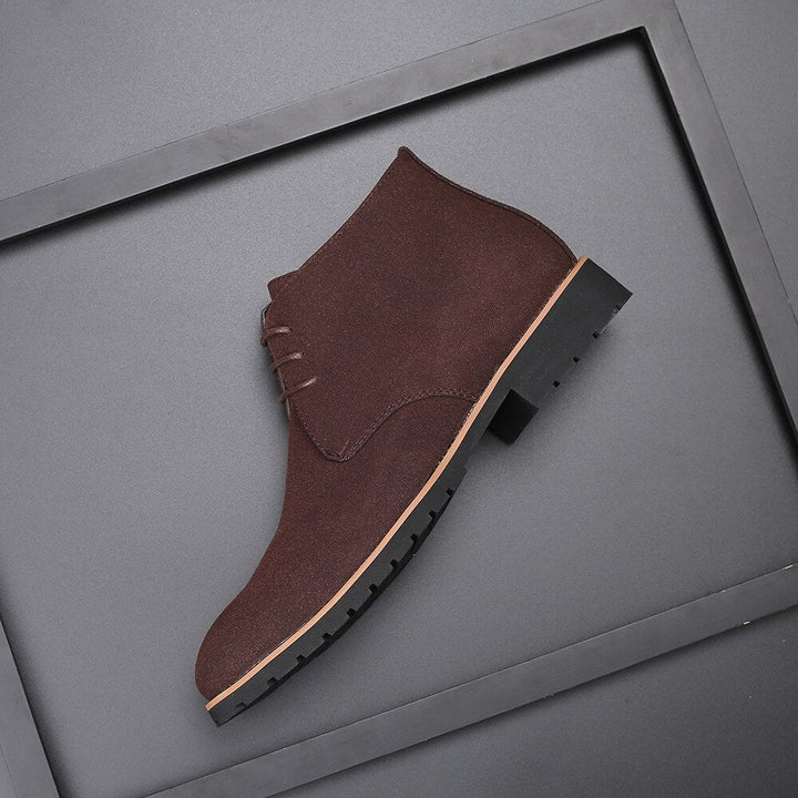 Durable men's casual ankle boots, excellent for walking & everyday comfort. Stylish men's footwear, versatile design.