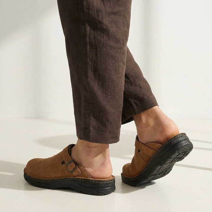 Men's fashionable leather mules, ideal for home wear and casual outings
