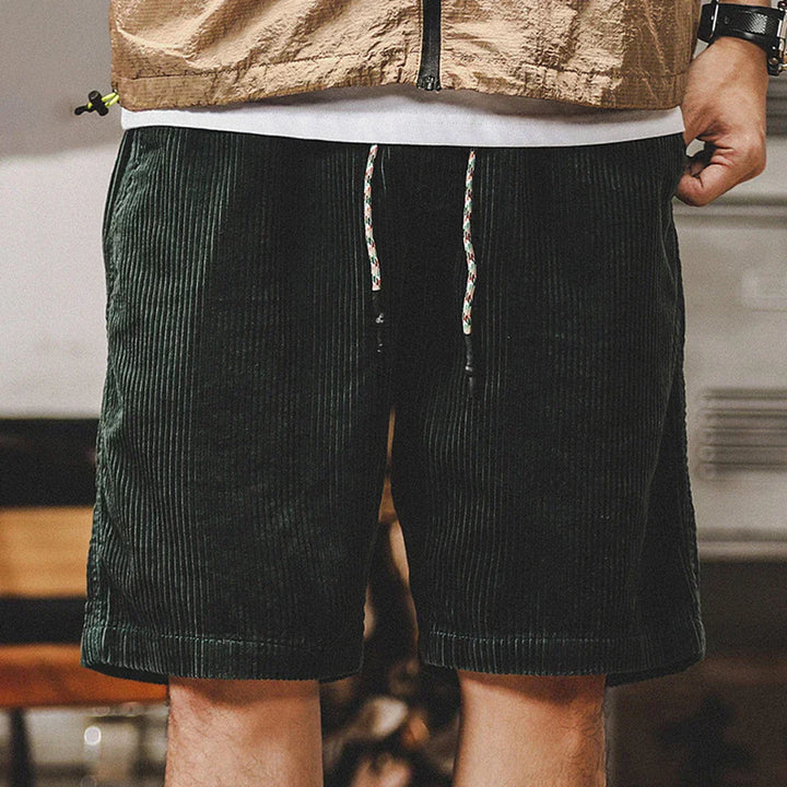 Comfortable men's adjustable casual shorts, ideal for summer activities, everyday wear, and a relaxed fit.