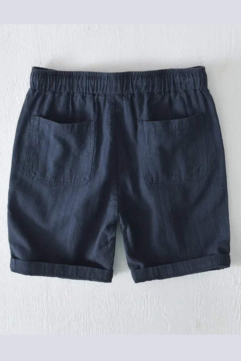 Versatile men's shorts with drawstring and side pockets, perfect for any casual occasion