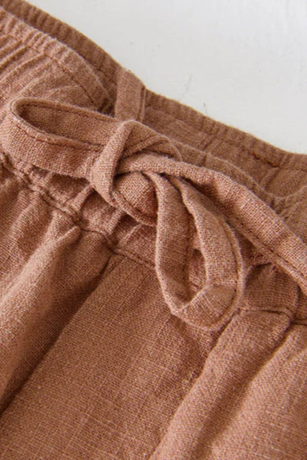 Men's fashion shorts: casual design, drawstring closure, side pocket detail